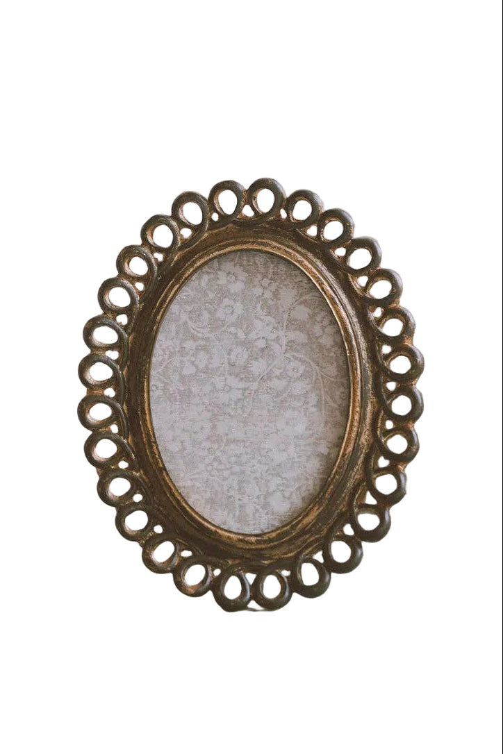 Frame Fancy Scalloped Oval Photo 5x7
