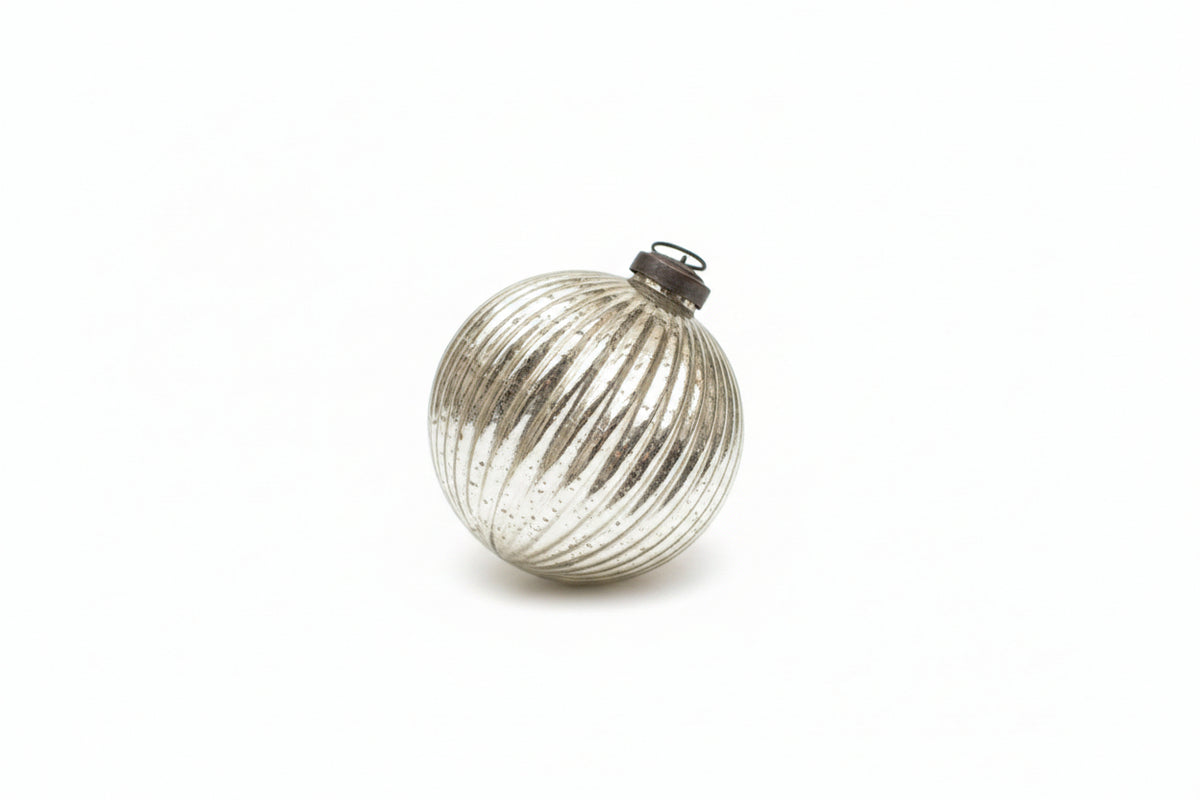 Orn Ribbed Silver 4"
